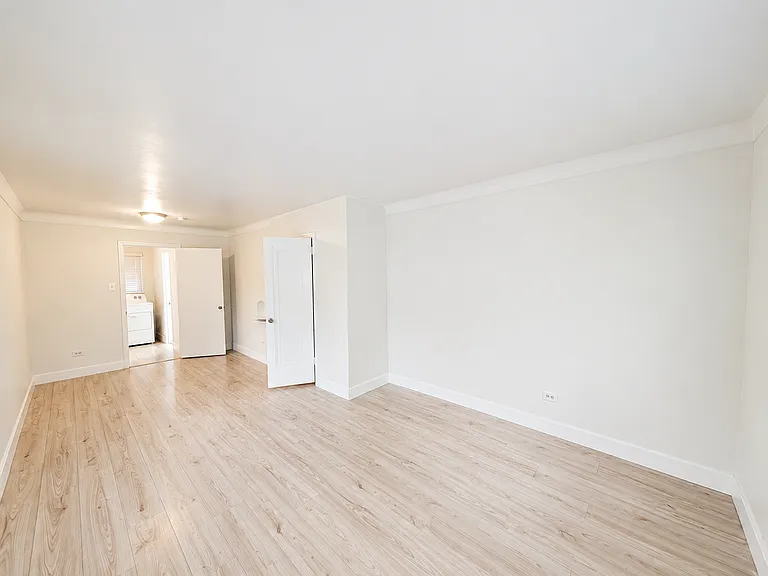 2218 N Newport St — Photo 6