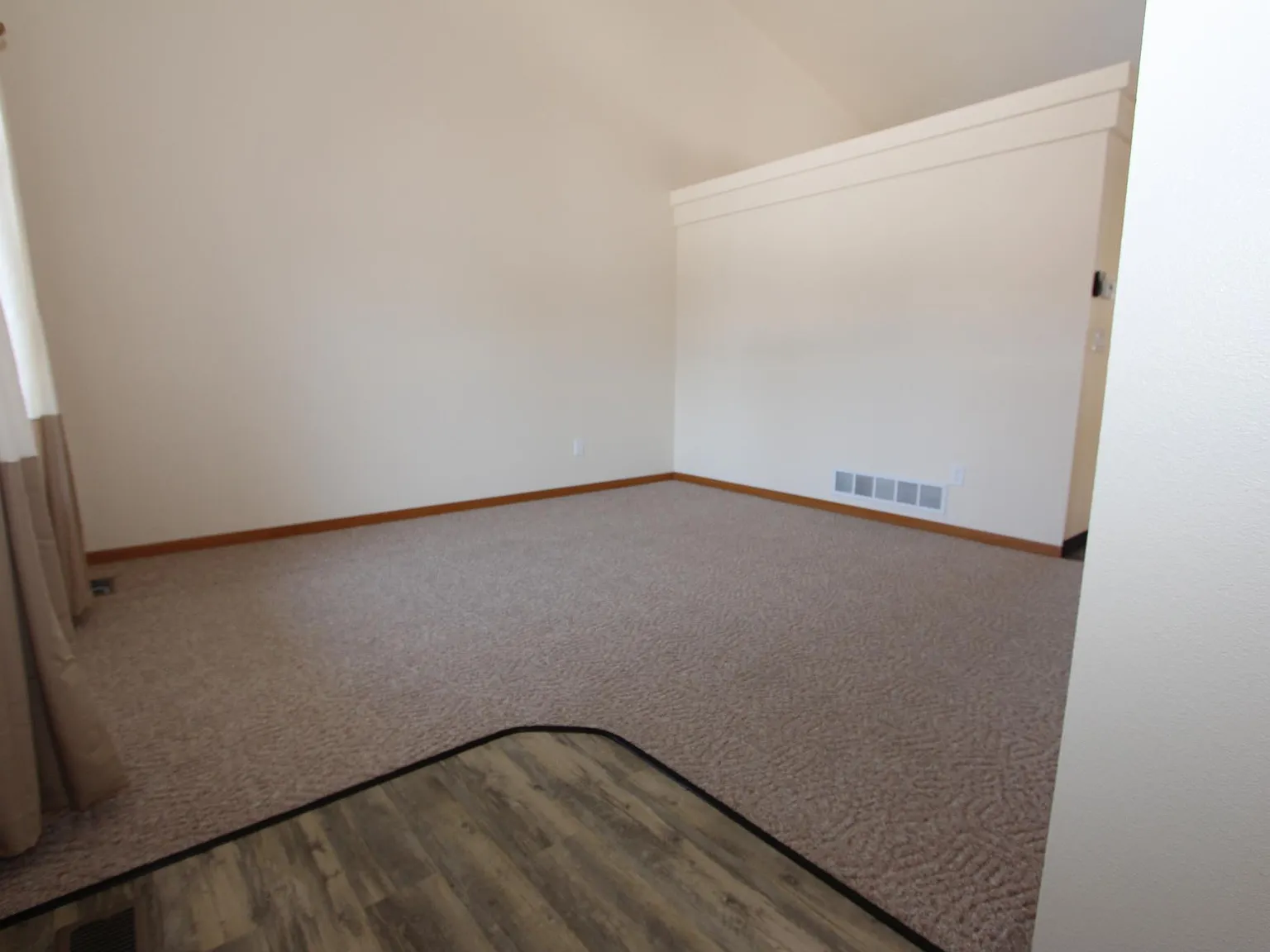 3 bed, 2.5 bath, 2040 sqft, $2,500 — Photo 3