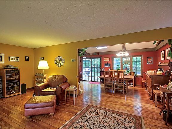 4th image of 1200 Berwick Ln
