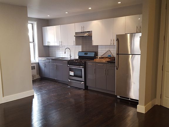 4th image of 557 E 21st St APT 3A