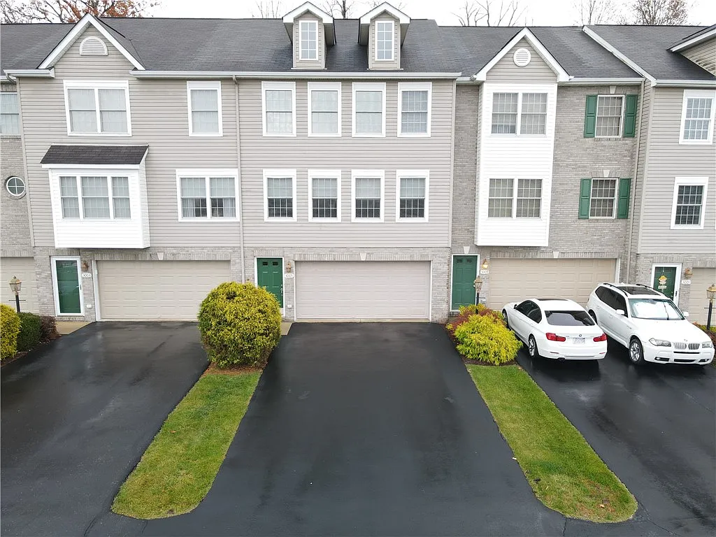 3 bed, 2.5 bath, 1540 sqft, $2,100 — Photo 1