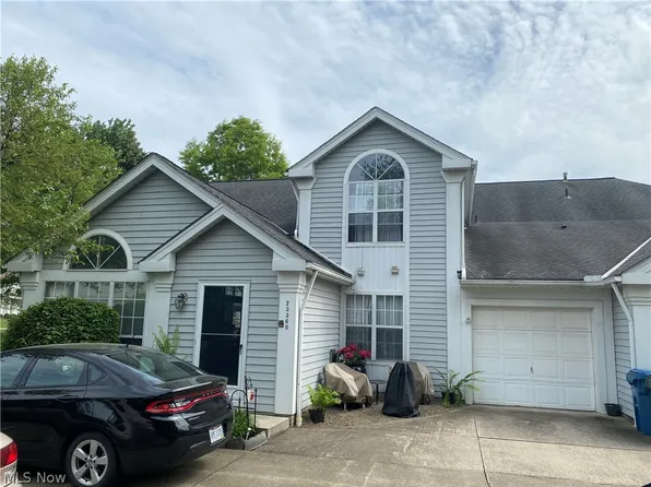 23360 Grist Mill Ct Unit 16, Olmsted Falls, OH 44138