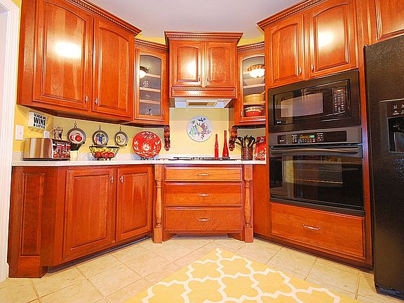 4th image of 143 Weymouth Ct