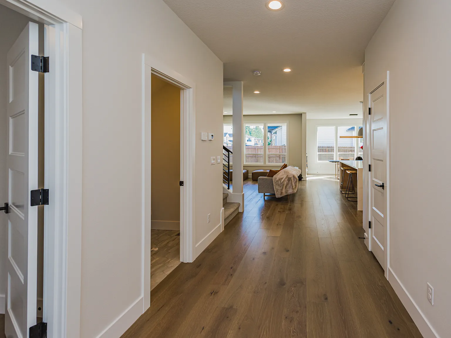5 bed, 2.5 bath, 2527 sqft, $3,800 — Photo 2