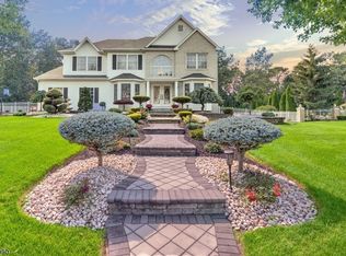 5 Rachael Ln, Monroe Township, NJ 08831