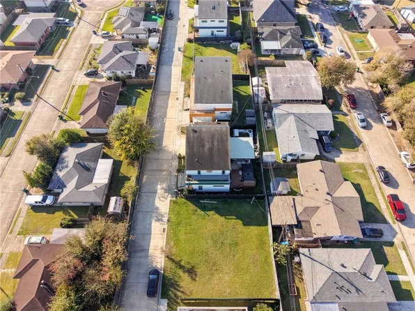 4 Homerun Ln, Metairie, LA 70003