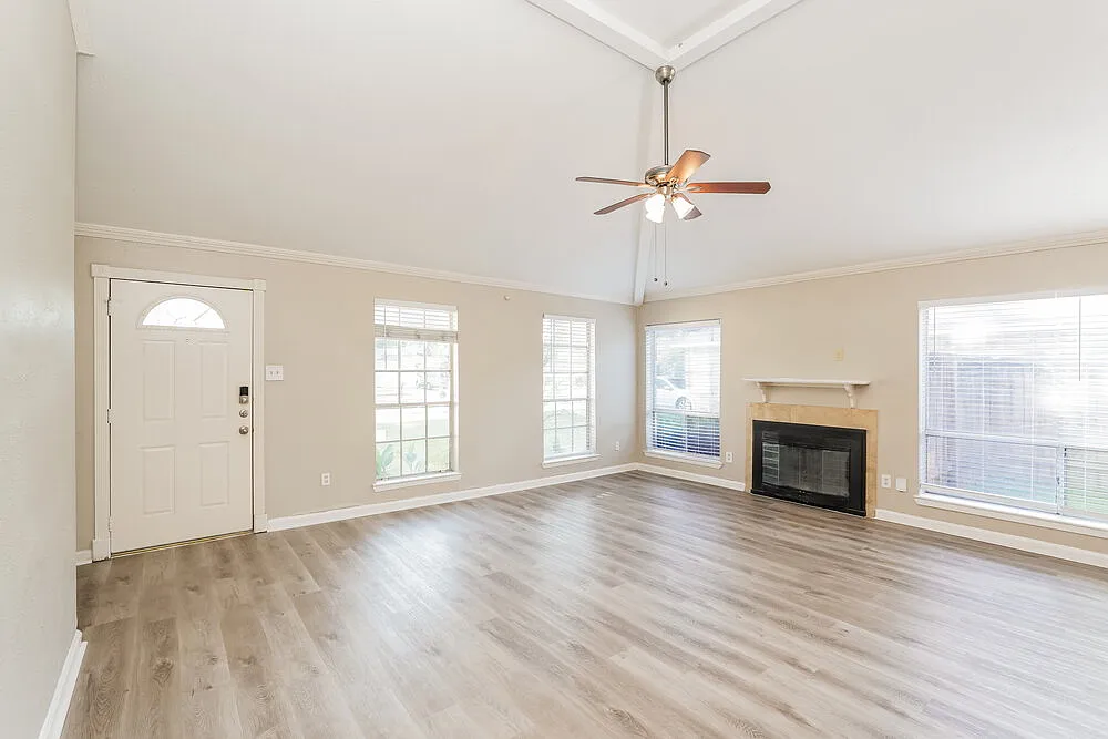 3 bed, 2.0 bath, 1320 sqft, $1,825 — Photo 4