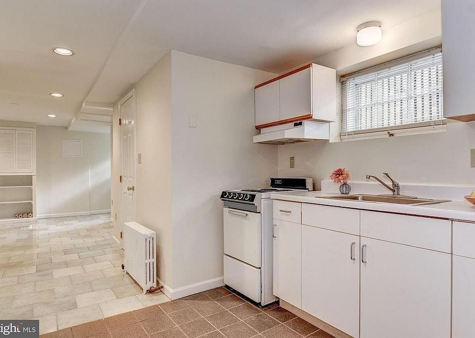 2nd image of 3620 Norton Pl NW