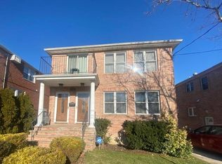 2911 203rd St, Bayside, NY 11360