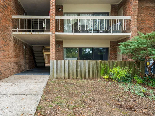 500 Umstead Dr #106-C, Chapel Hill, NC 27516