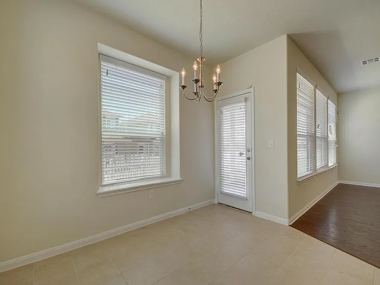 2015 Barker House Cv — Photo 14