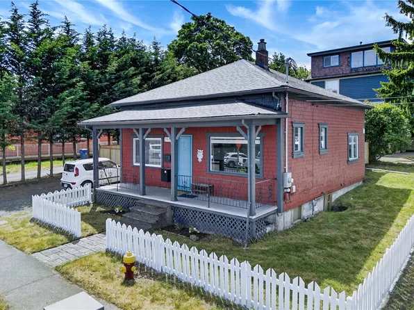 203 Prideaux St, Nanaimo, BC V9R 2M9