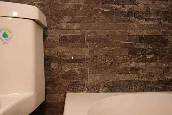 Rented by Norman Raindel, LREB | media 18