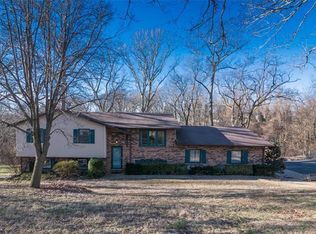 3401 Whiteclif Ln, Godfrey, IL 62035