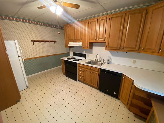 3rd image of 2221 W Washington St