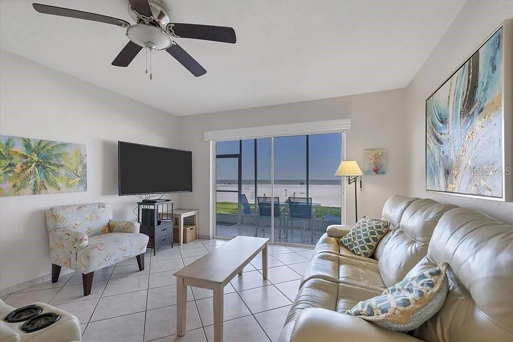 1 bed, 1.0 bath, 757 sqft, $8,070 — Photo 3