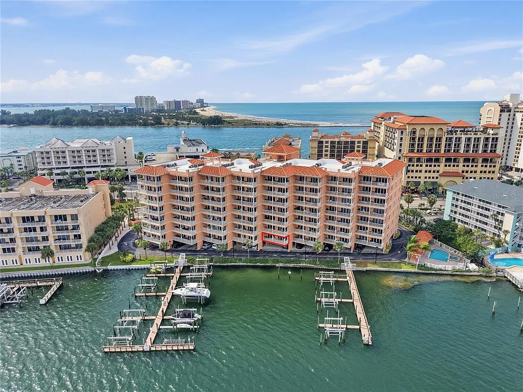 530 S Gulfview Blvd — Photo 3