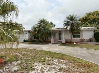 4828 Lake Charles Dr N, Kenneth City, FL 33709