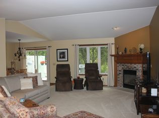 1025 Lous Way, Slinger, WI 53086