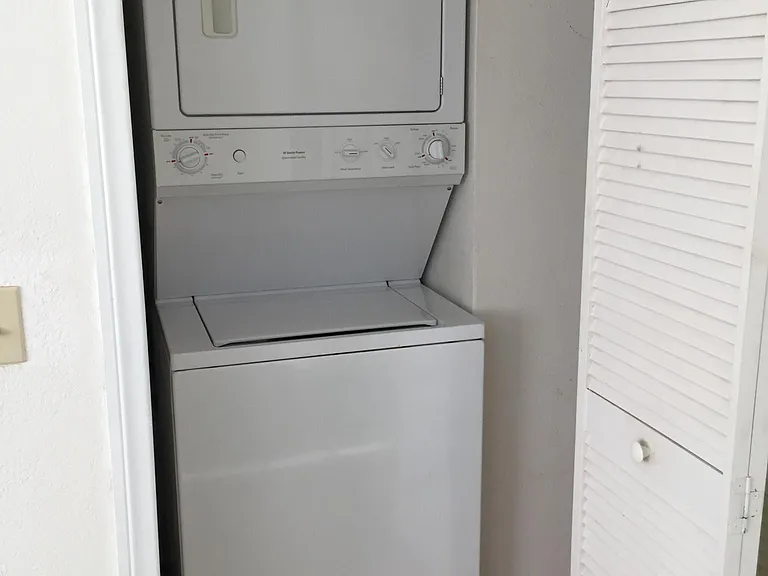Washer/dryer included in unit