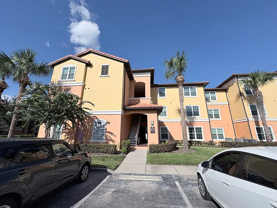 5455 Vineland Rd #3208