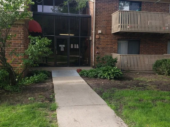 33661 N Royal Oak Ln APT 103, Grayslake, IL 60030