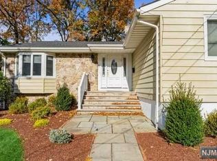 33 Malcolm Ct, Tenafly, NJ 07670