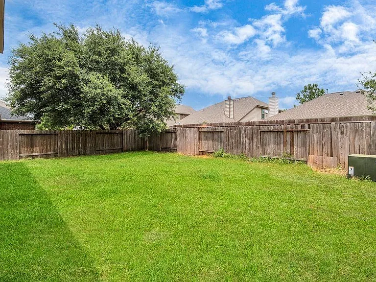 1914 Lenora Ct — Photo 43