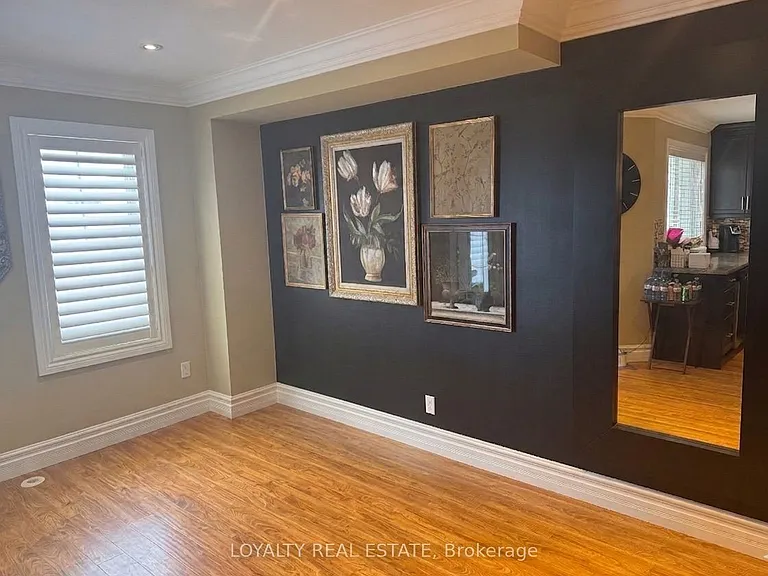 33 Sprucedale Way — Photo 6