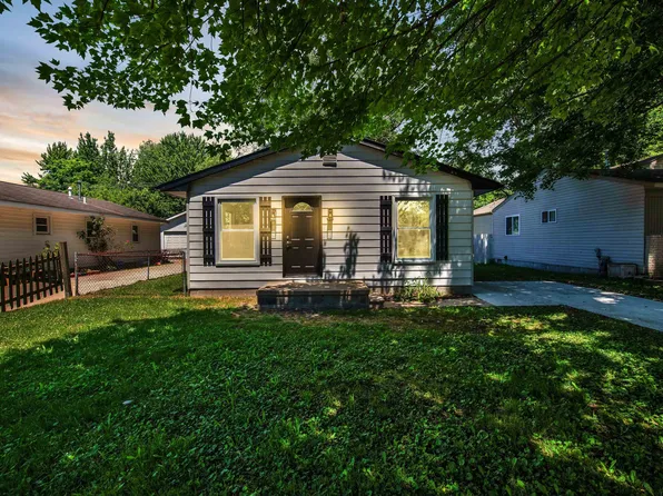 938 Liberty St, Algonac, MI 48001