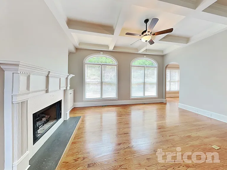 5840 Cool Springs Dr — Photo 2