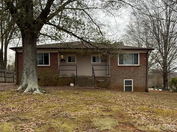 829 4th Ave SW, Hickory, NC 28602