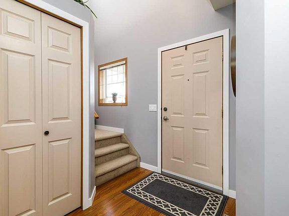 3rd image of 46 SE James St
