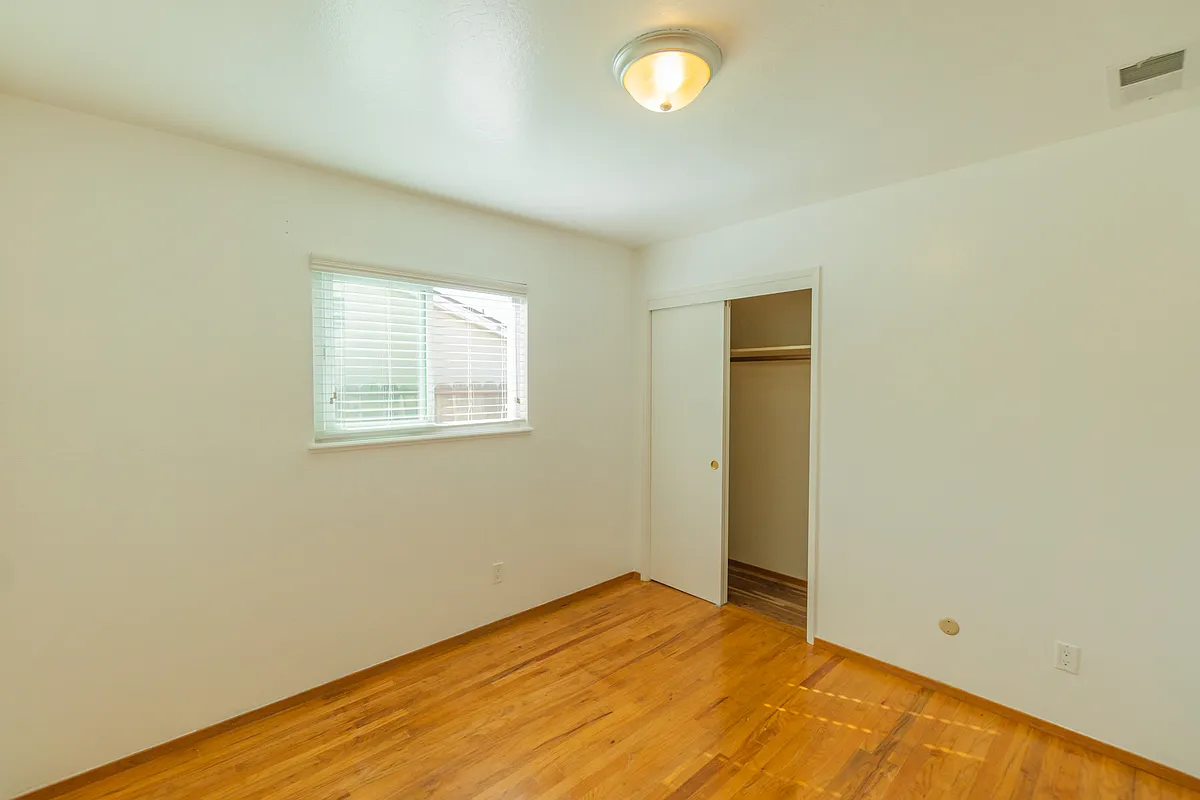 Building Photo - 5 Clearbrook Rd