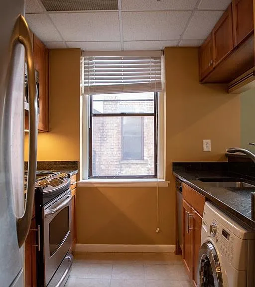 227 Christopher Columbus Dr #203B — Photo 6