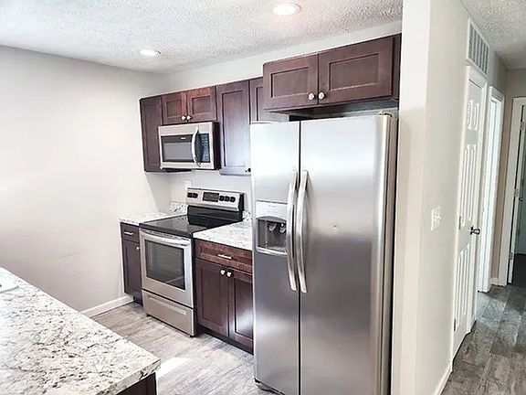 4th image of 608 N Arlington St #608