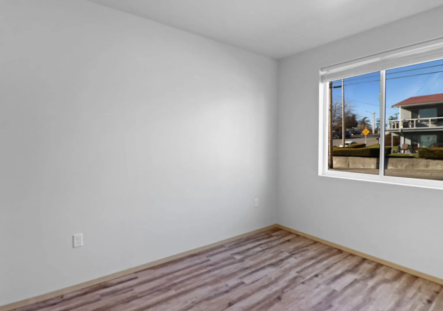 2 Bed 1 Bath - Downtown Location - NAS Whidbey — Photo 4