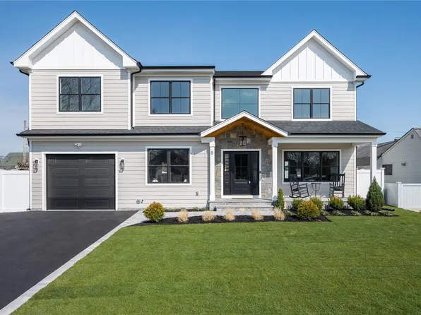 5 Lace Lane, Westbury, NY 11590