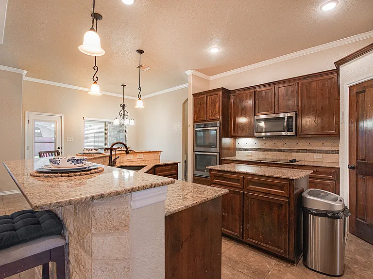 2040 Chinquapin Ln — Photo 4