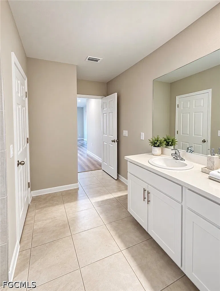 3 bed, 2.0 bath, 1672 sqft, $2,100 — Photo 3