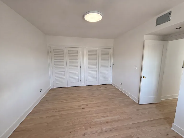 937 W Cornelia Ave #405 — Photo 6