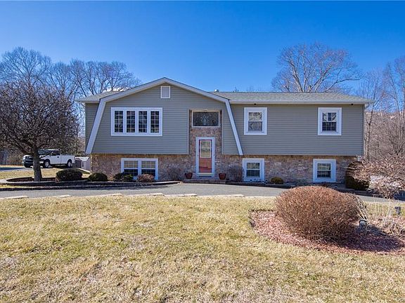 3rd image of 13 Ivy Ln