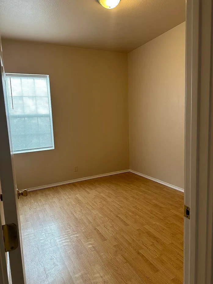 2 bed, 660 sqft, $750 — Photo 2