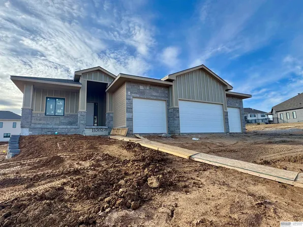 11002 S 101st St, Papillion, NE 68046