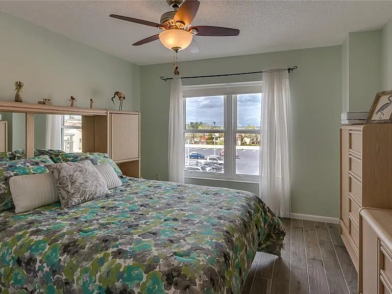 4900 Brittany Dr S #411 — Photo 24