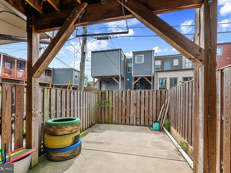 902 N Milton Ave — Photo 26