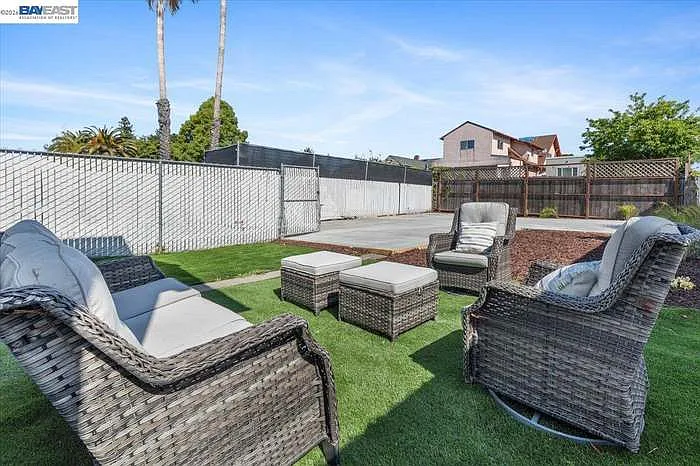 1237 Ashby Ave — Photo 10
