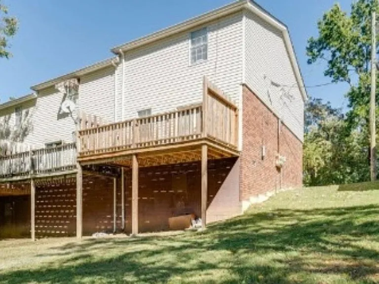 116 Five Oaks Dr — Photo 2
