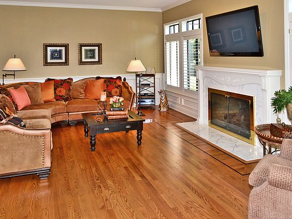 3rd image of 4545 Kingswood Dr