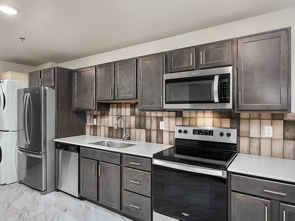 3. Lights - Envy - Free Fallin - Kitchen
